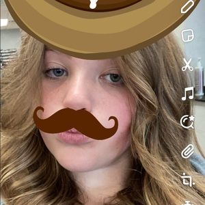 Meet your Posher, Kayelee